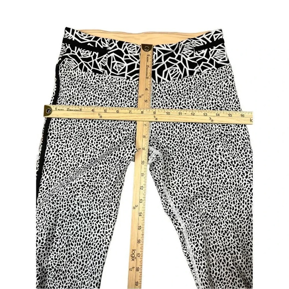 Lululemon Real Quick Tight Leggings Sz 8 - Picture 10 of 15